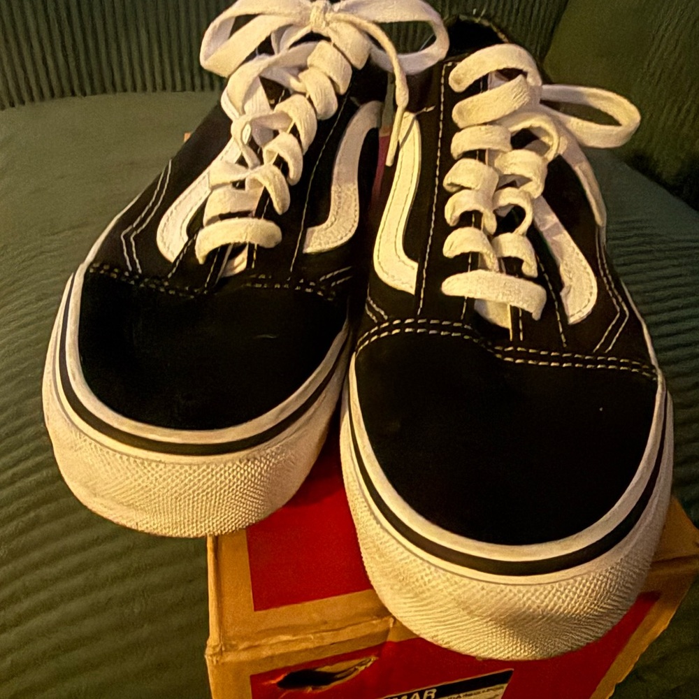 Free w/ 100$ purchase Vans Old Skool Black and White Sneakers